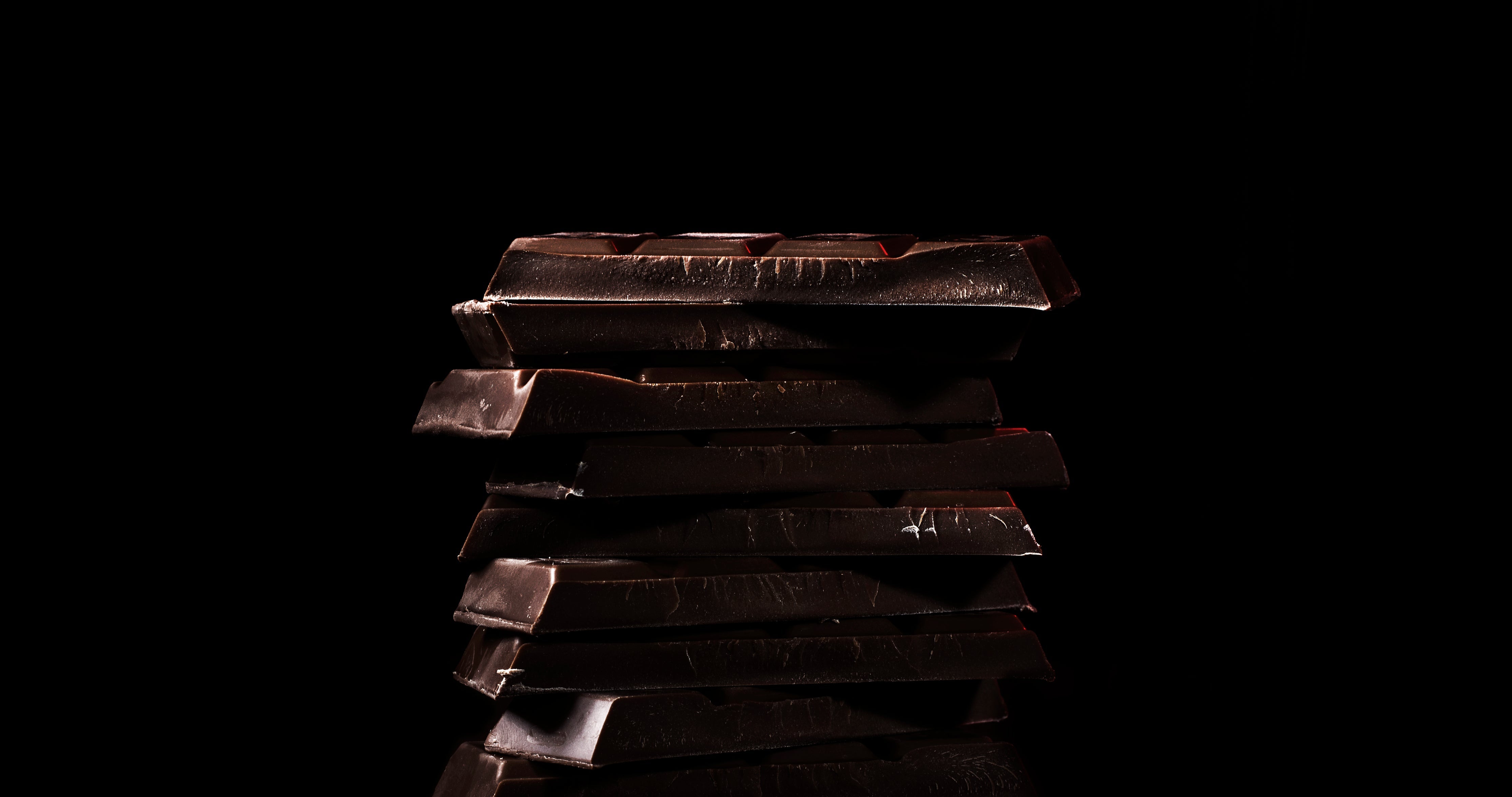 Artisan chocolate luxury chocolate bar with precision